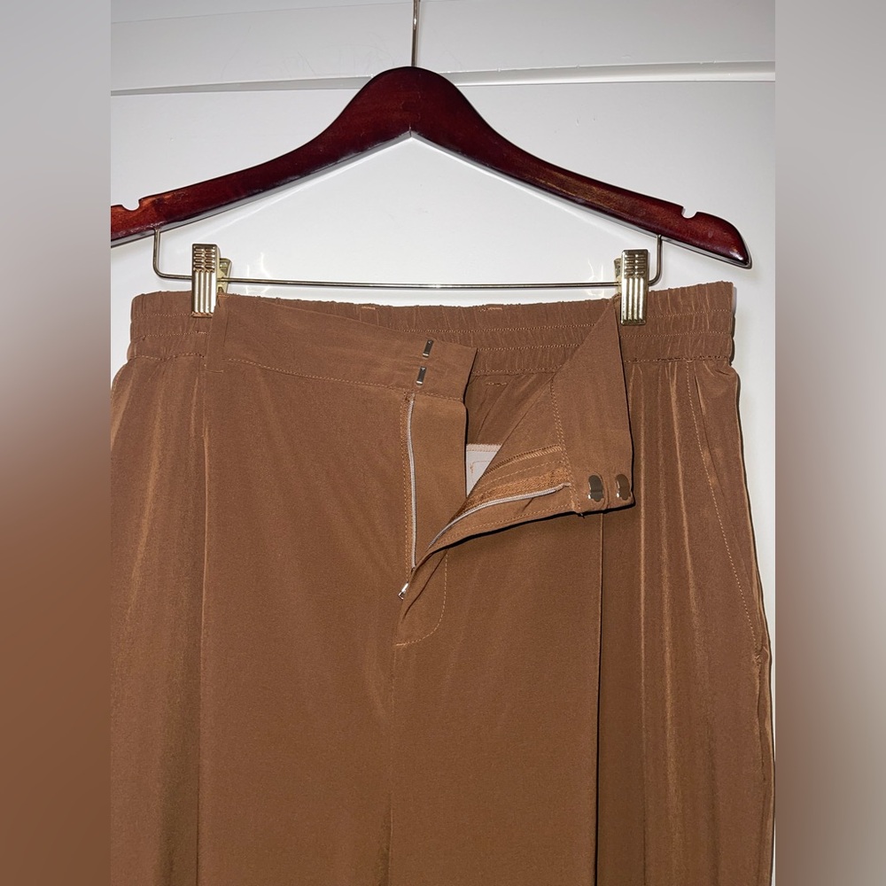 ALO Yoga Women's Brown Relaxed Pleated Dress Pants size Large / 12 US - Picture 3 of 12